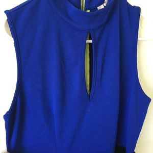 Color Block dress with keyhole front